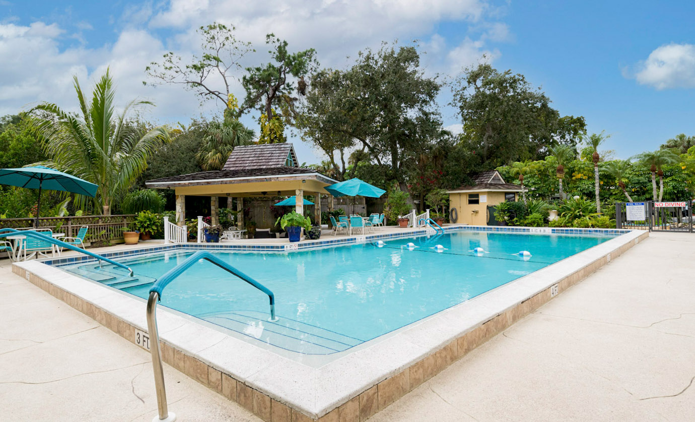 swimming pool at florida rv resort